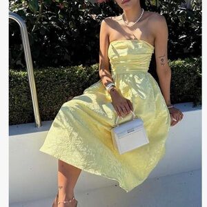 Chic Strapless Yellow Dress